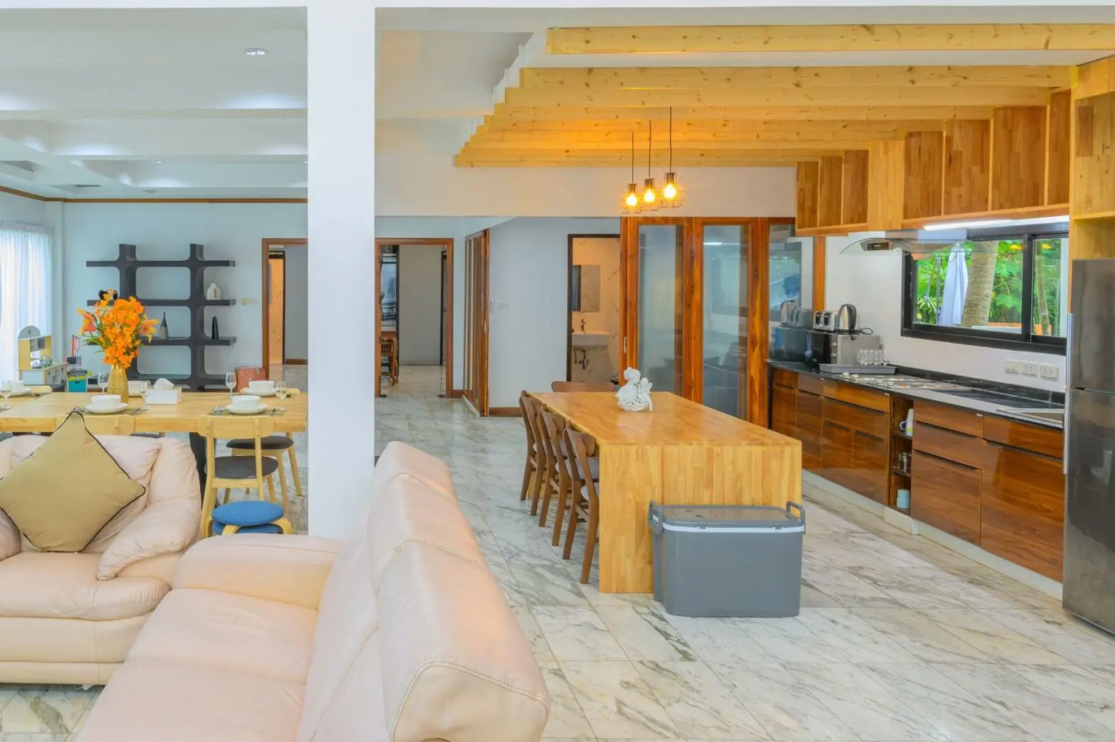 Pool Villa Jomtien for rent Deposit 2 month Advance 1 month  5 Bedroom  4 Bathroom  5 minute to Sukhumvit and 5 minute to the beach