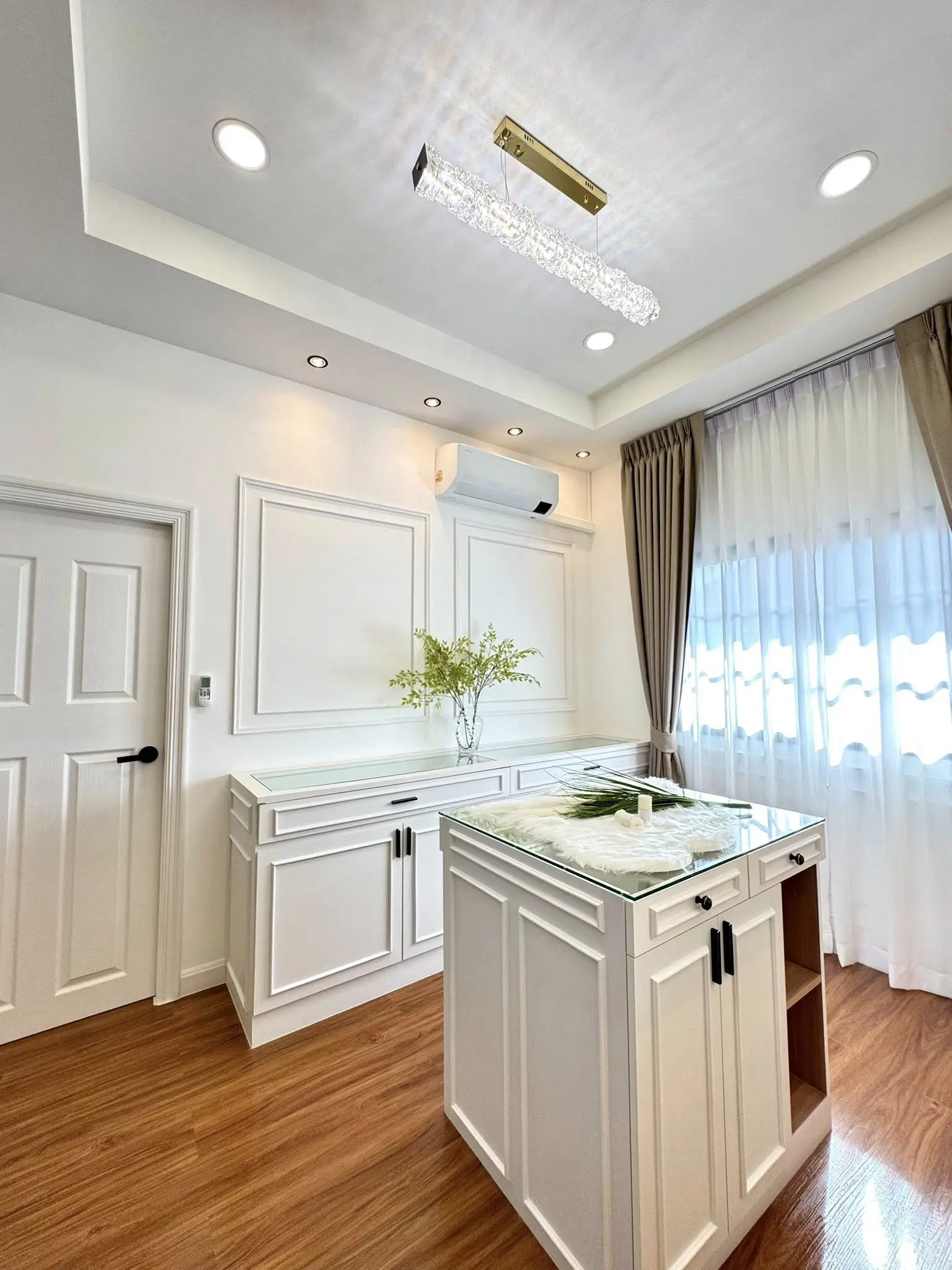 3-storey house  North Pattaya  4 Bedrooms   6 Bathrooms   Land area: 122 sq. wah 488 sqm