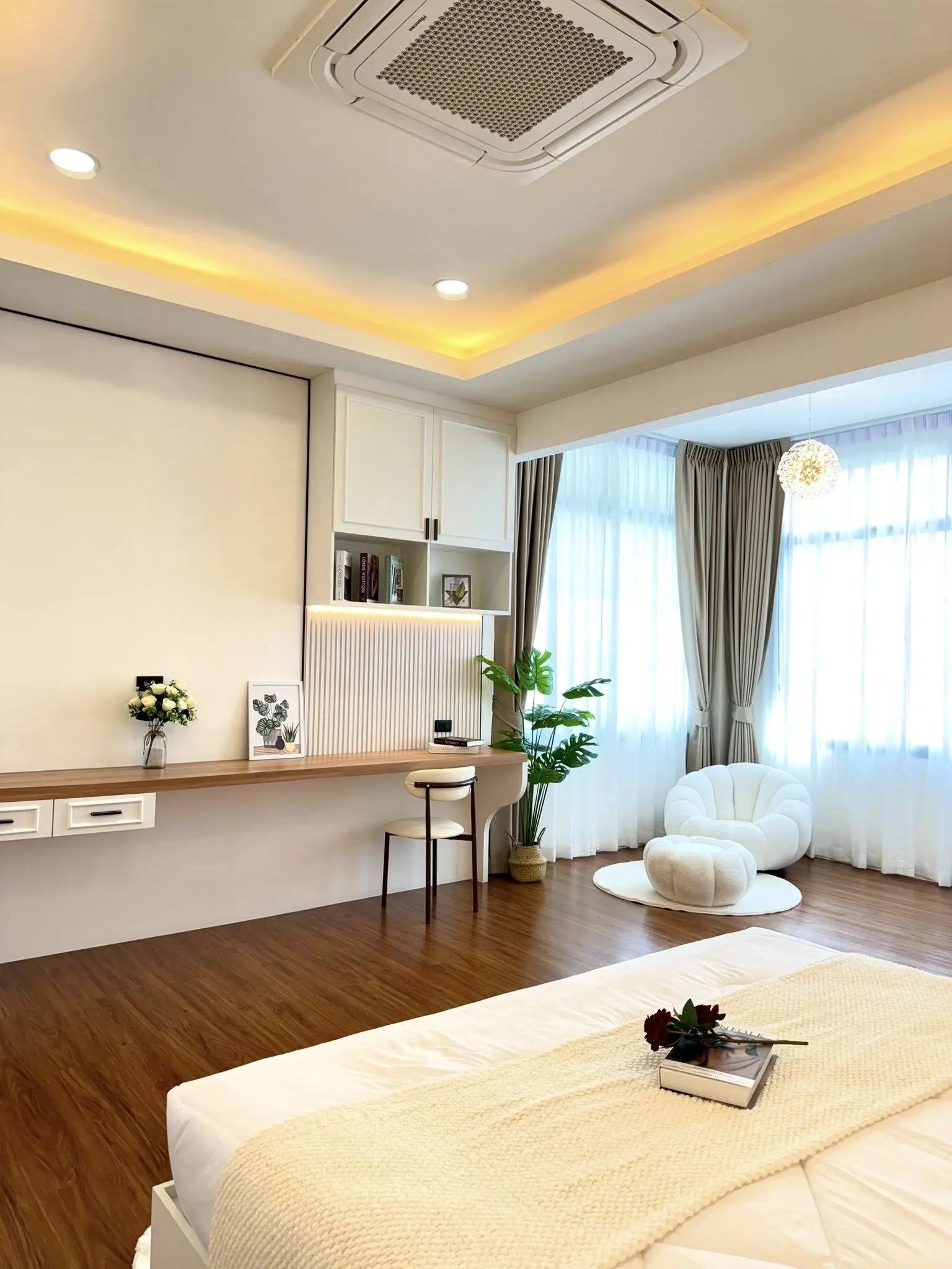 3-storey house  North Pattaya  4 Bedrooms   6 Bathrooms   Land area: 122 sq. wah 488 sqm