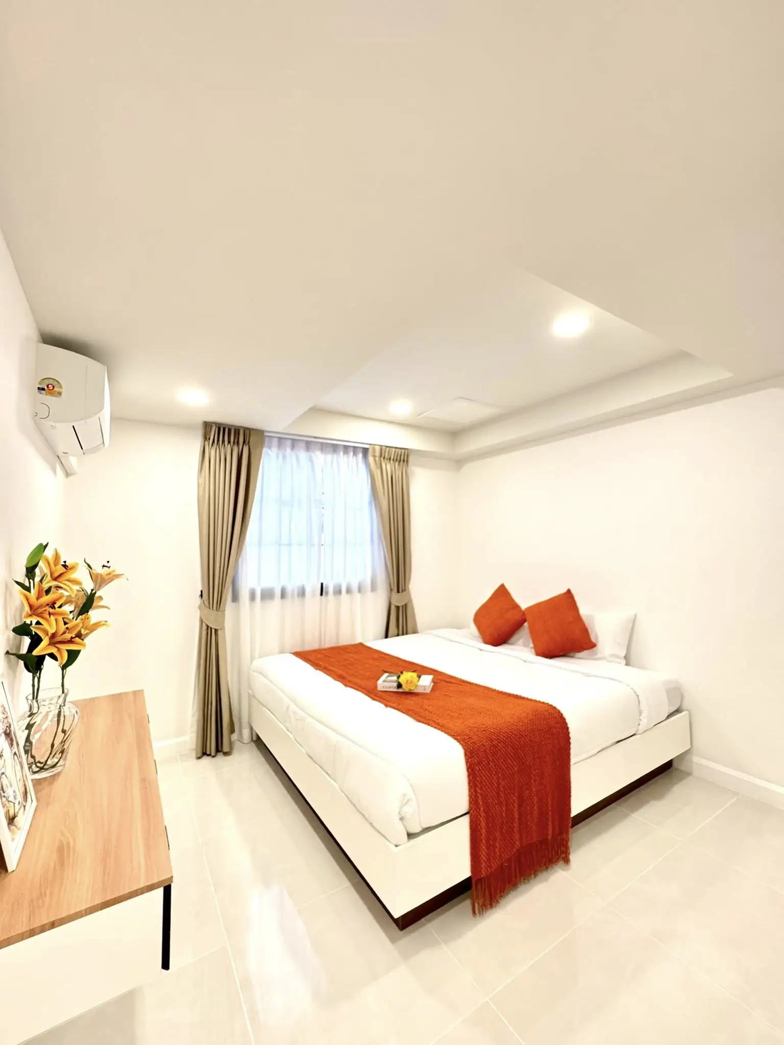 3-storey house  North Pattaya  4 Bedrooms   6 Bathrooms   Land area: 122 sq. wah 488 sqm