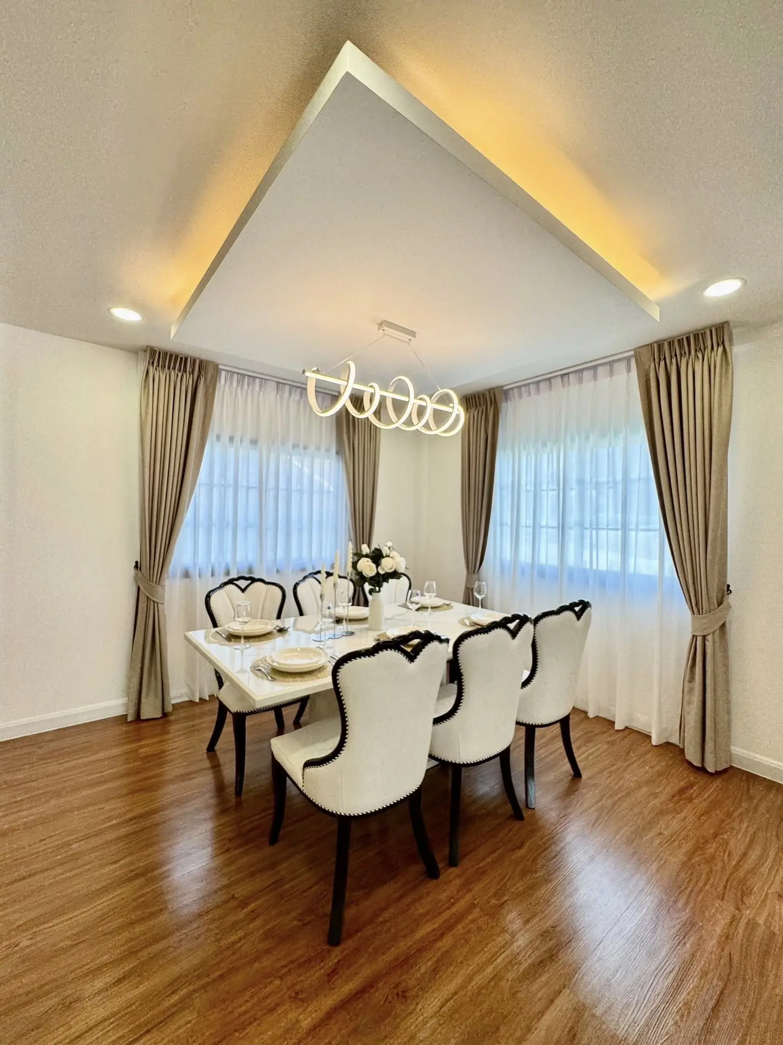 3-storey house  North Pattaya  4 Bedrooms   6 Bathrooms   Land area: 122 sq. wah 488 sqm