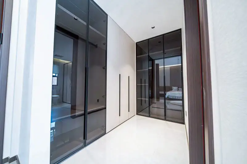 Eakmongkol Thepprasit spacious home opposite Supalai Mare Condo  ​ Land Size: 276 sqm  ​ Living Size: 230 sqm  ​ 6 bedrooms 7 bathrooms
