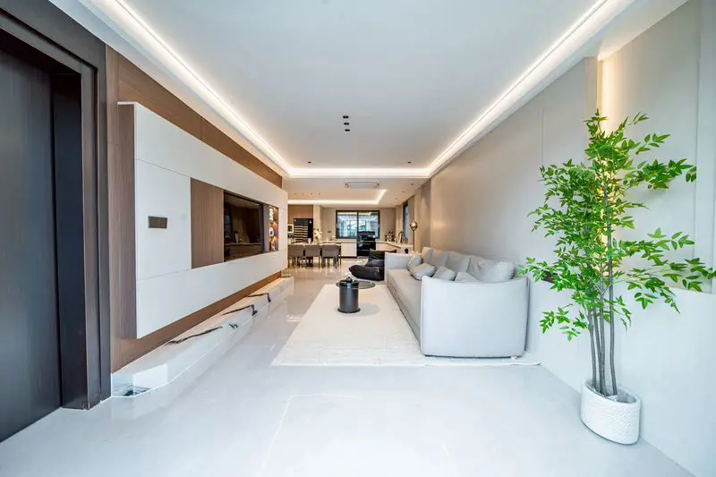 Eakmongkol Thepprasit spacious home opposite Supalai Mare Condo  ​ Land Size: 276 sqm  ​ Living Size: 230 sqm  ​ 6 bedrooms 7 bathrooms