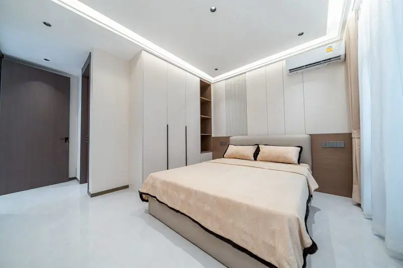 Eakmongkol Thepprasit spacious home opposite Supalai Mare Condo  ​ Land Size: 276 sqm  ​ Living Size: 230 sqm  ​ 6 bedrooms 7 bathrooms