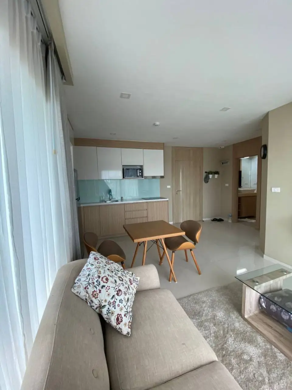  1 bed Condo Wongamat with  range of facilities available, including the reception area, swimming pool, gym, sauna and steam rooms, key card access, and a 24-hour security