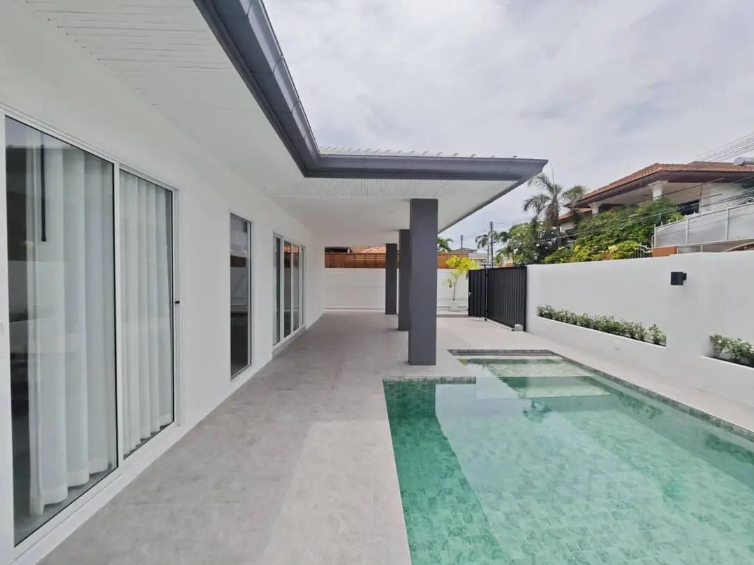 EK Mongkol Village, Jomtien 5 Bedroom house for sale pool