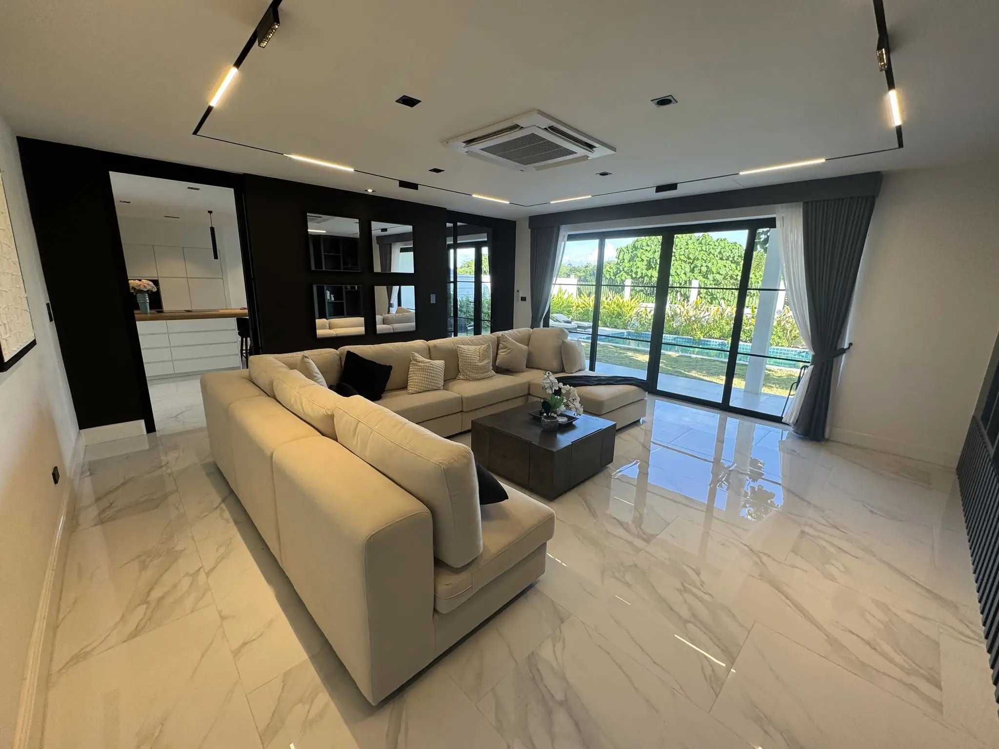 Mabprachan - brand new - 6 Bedrooms Pool Villa for sale For Sale living room