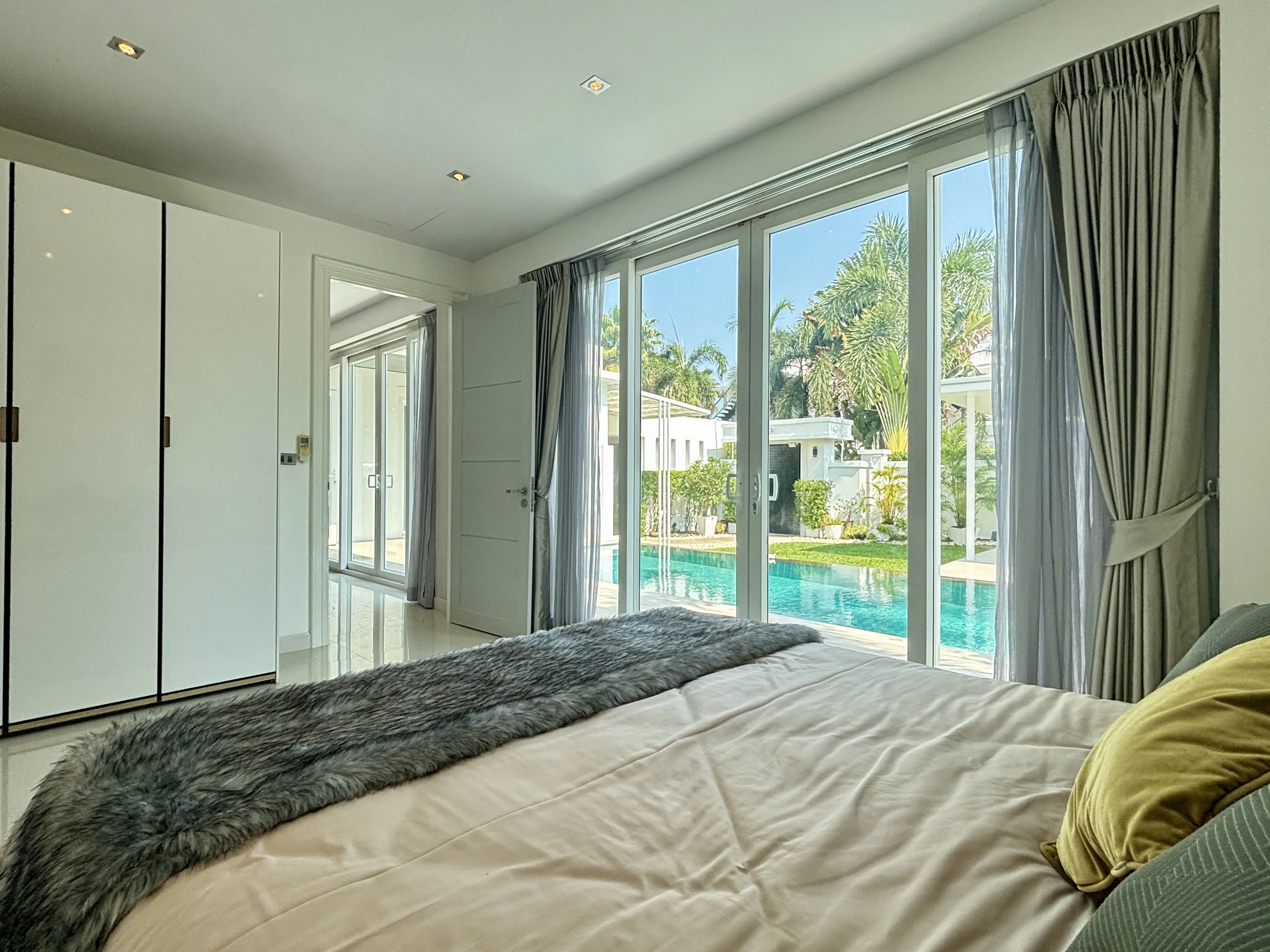 Plam Oasis Villa 4 Bedroom for sale