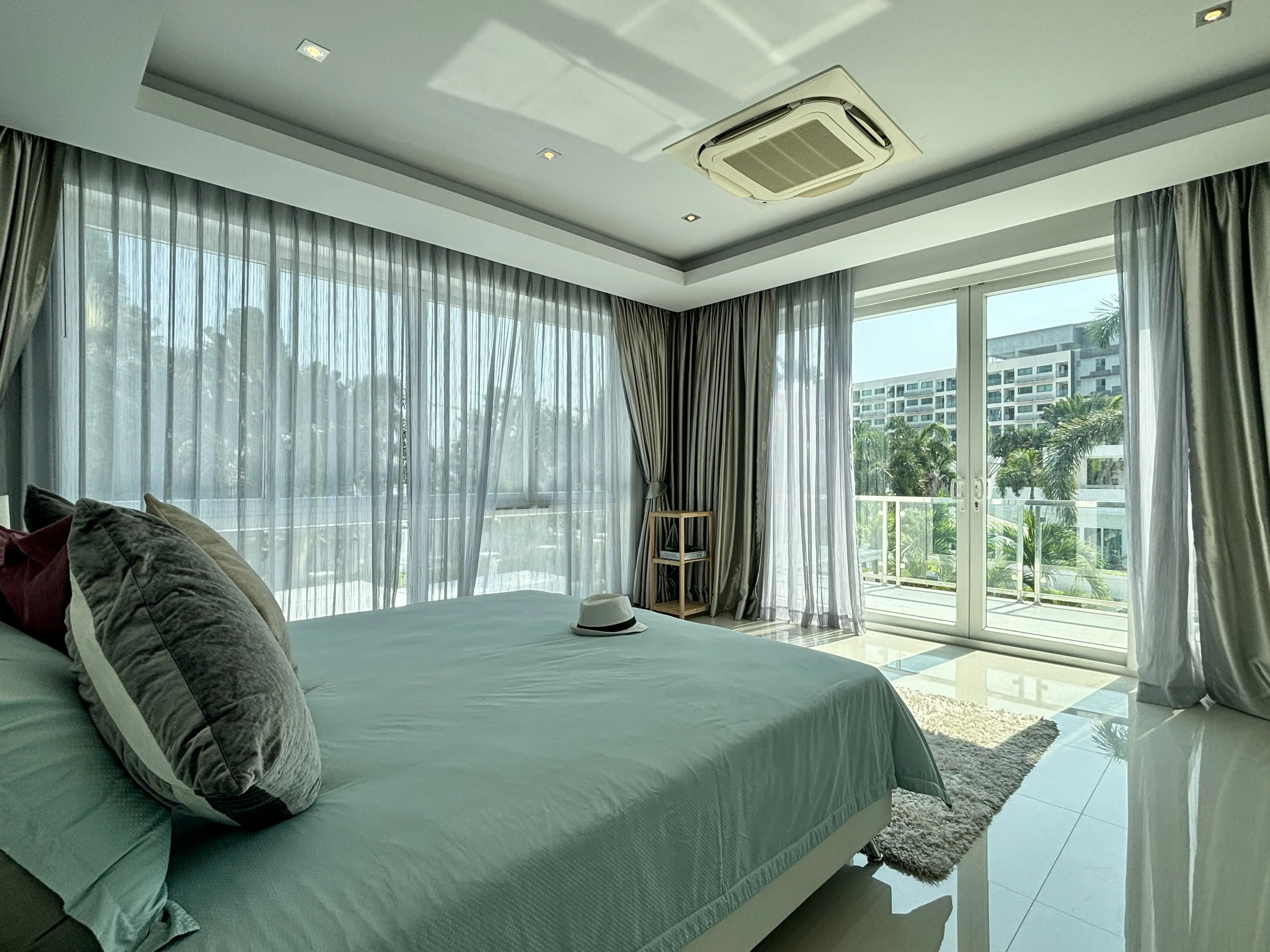 Plam Oasis Villa 4 Bedroom for sale