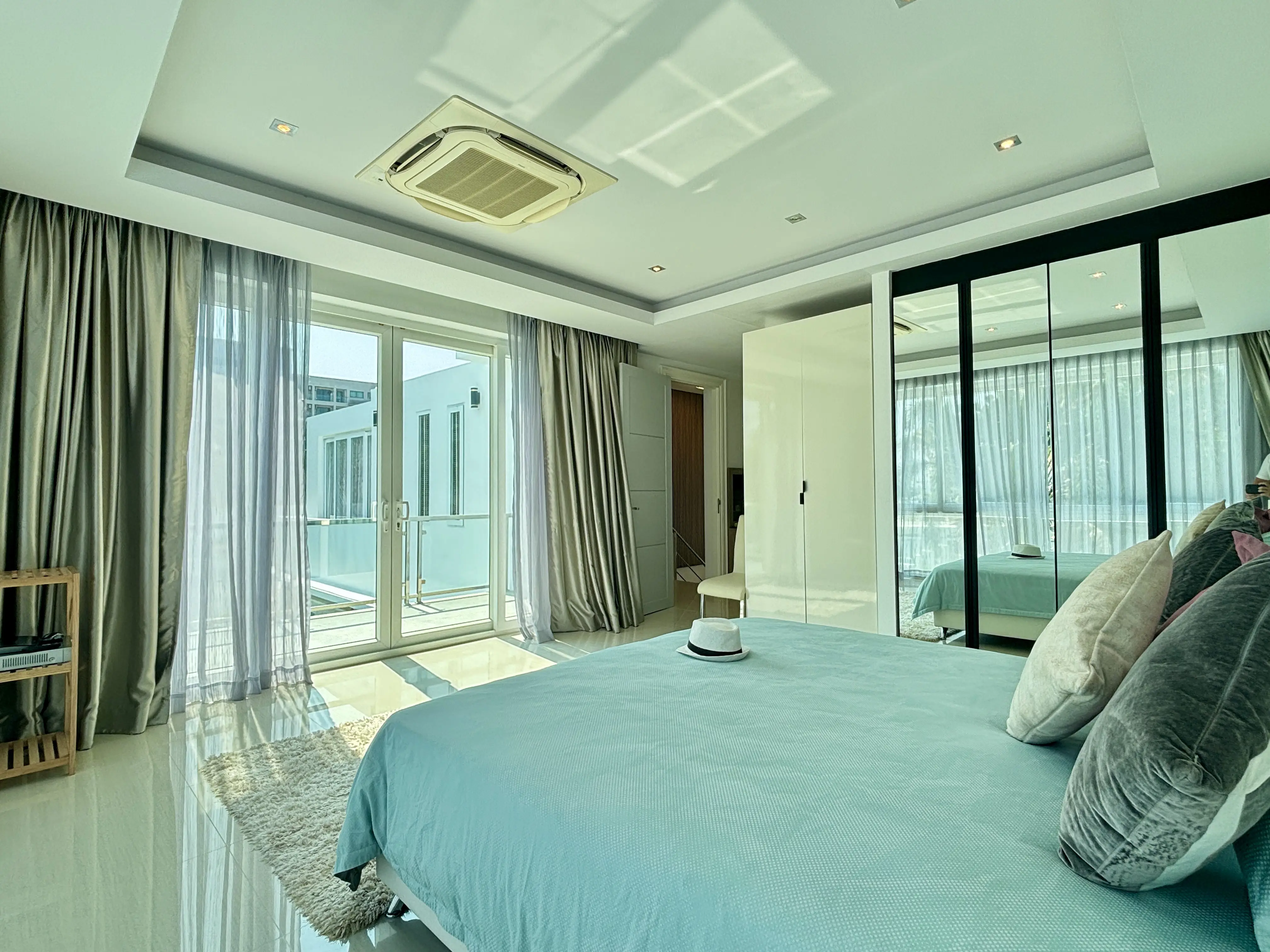 Plam Oasis Villa 4 Bedroom for sale