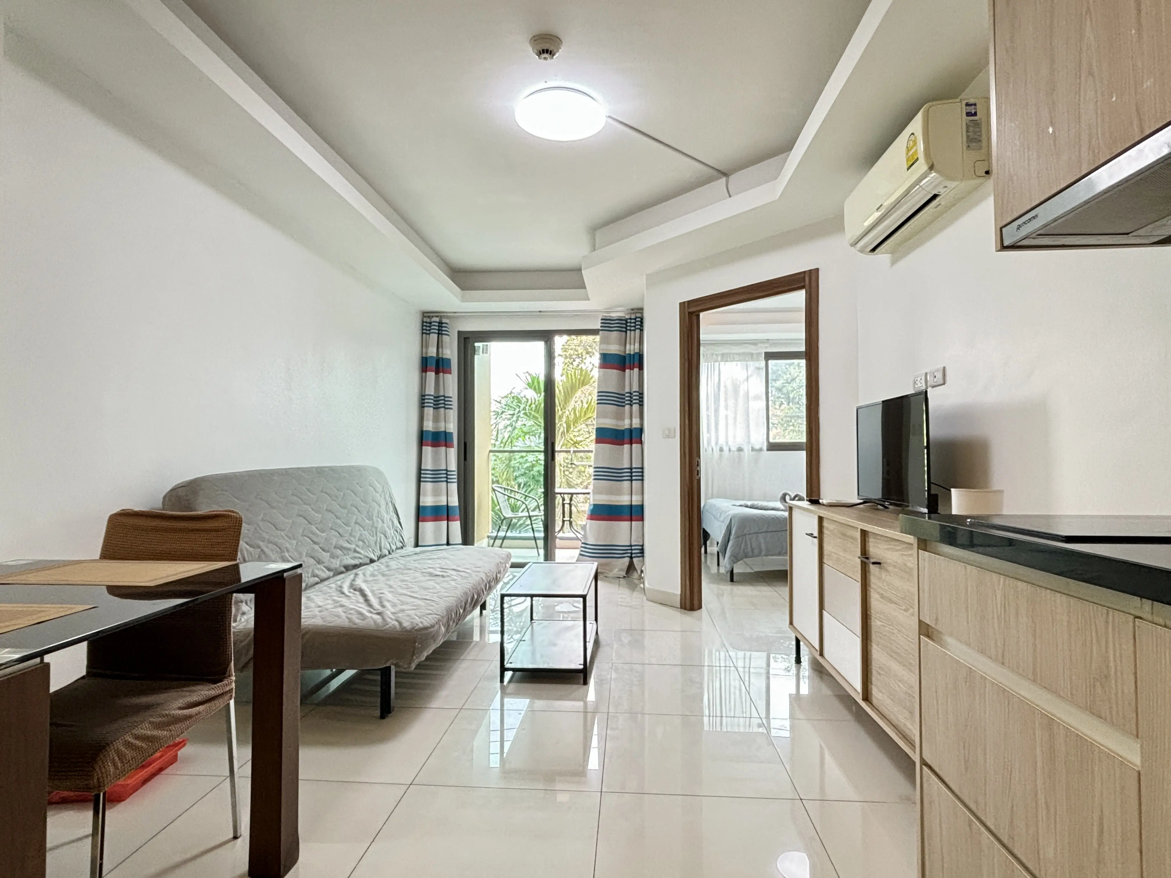 1 Bedroom  Size: 37 sq m  View: Garden View Condo in Pattaya for sale living