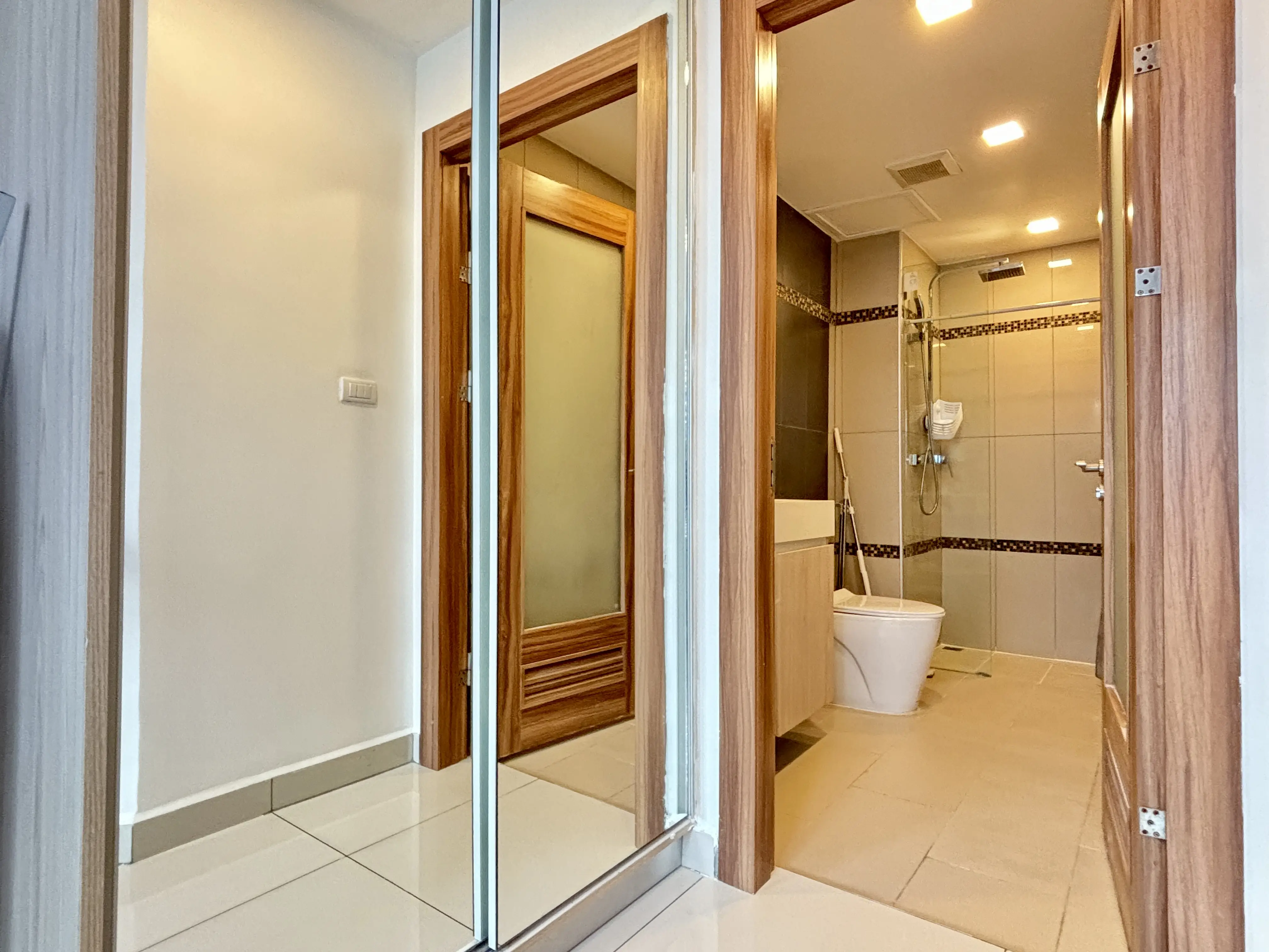 1 Bedroom  Size: 37 sq m  View: Garden View Condo in Pattaya for sale 