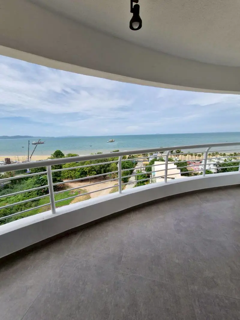 Metro-Jomtien Condotel:  1 bedroom condo located in a prime location next to the Jomtien Beach South for sale