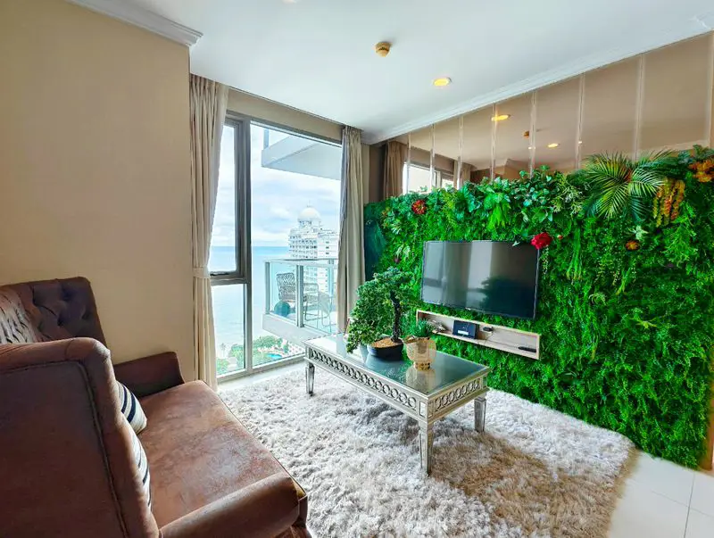 2 bed condo wongamat at the  best location of Pattaya in the Wong Amat area. Easy to North Pattaya Road in 2 minutes to Wong Amat Beach.