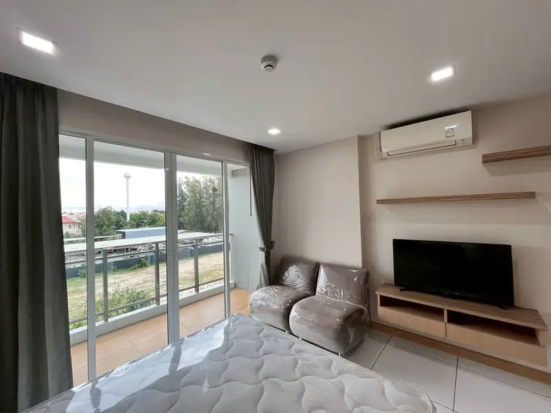 Whale Marina Condo Studio Condo with Yacht Parking  Nestled in Soi Najomtien 8, just 150 meters from Beach, for a refreshing seaside lifestyle every day.