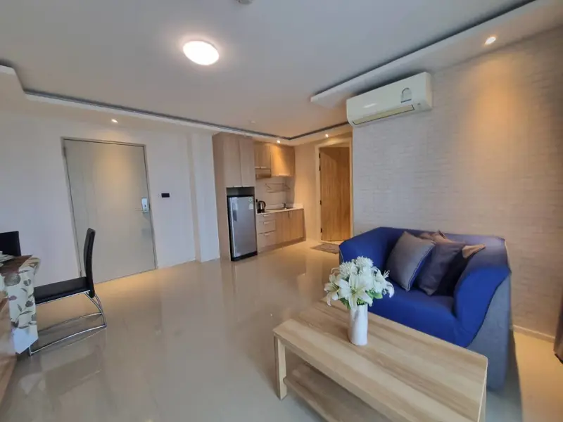 1 bed Condo 8th floor Estanan Condo at Pattaya, Chonburi has the following facilities: Swimming pool, Gym, Security, Car park and Concierge.