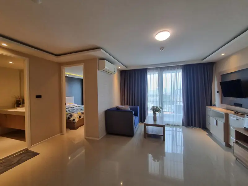 1 bed Condo 8th floor Estanan Condo at Pattaya, Chonburi has the following facilities: Swimming pool, Gym, Security, Car park and Concierge.
