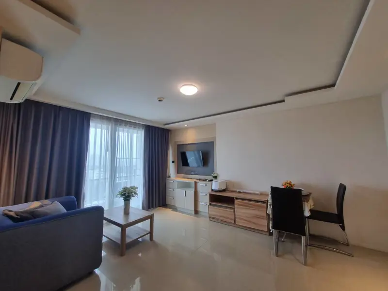 1 bed Condo 8th floor Estanan Condo at Pattaya, Chonburi has the following facilities: Swimming pool, Gym, Security, Car park and Concierge.