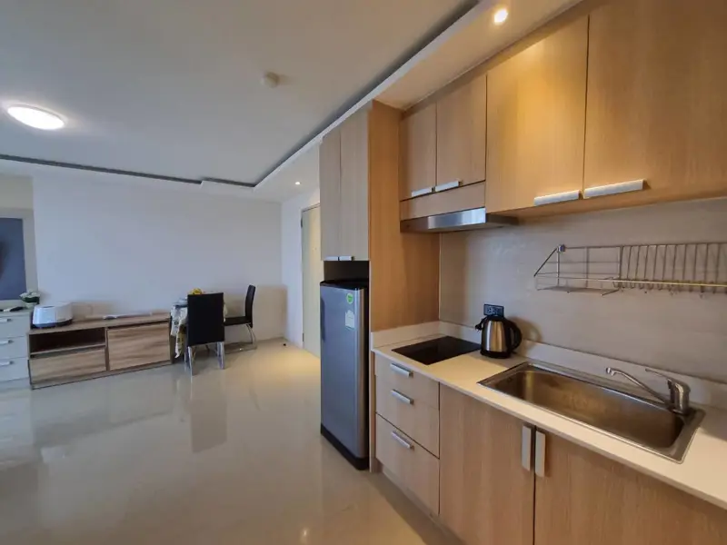 1 bed Condo 8th floor Estanan Condo at Pattaya, Chonburi has the following facilities: Swimming pool, Gym, Security, Car park and Concierge.