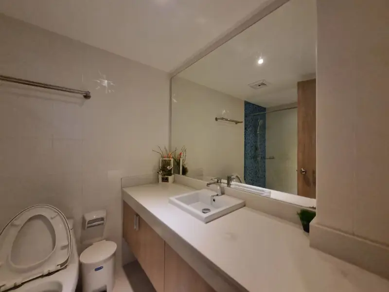 1 bed Condo 8th floor Estanan Condo at Pattaya, Chonburi has the following facilities: Swimming pool, Gym, Security, Car park and Concierge.