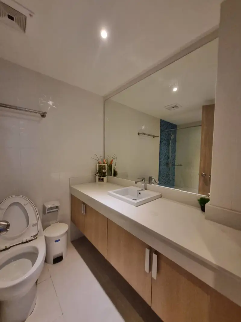 1 bed Condo 8th floor Estanan Condo at Pattaya, Chonburi has the following facilities: Swimming pool, Gym, Security, Car park and Concierge.