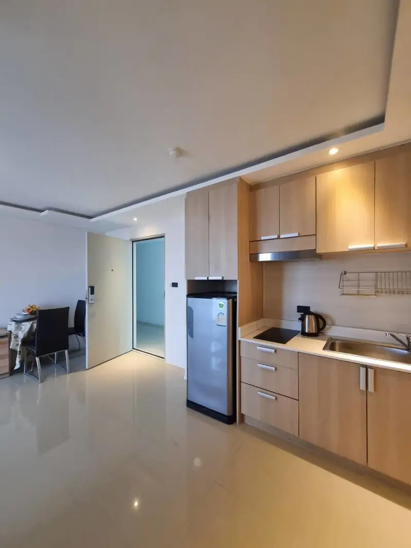 1 bed Condo 8th floor Estanan Condo at Pattaya, Chonburi has the following facilities: Swimming pool, Gym, Security, Car park and Concierge.