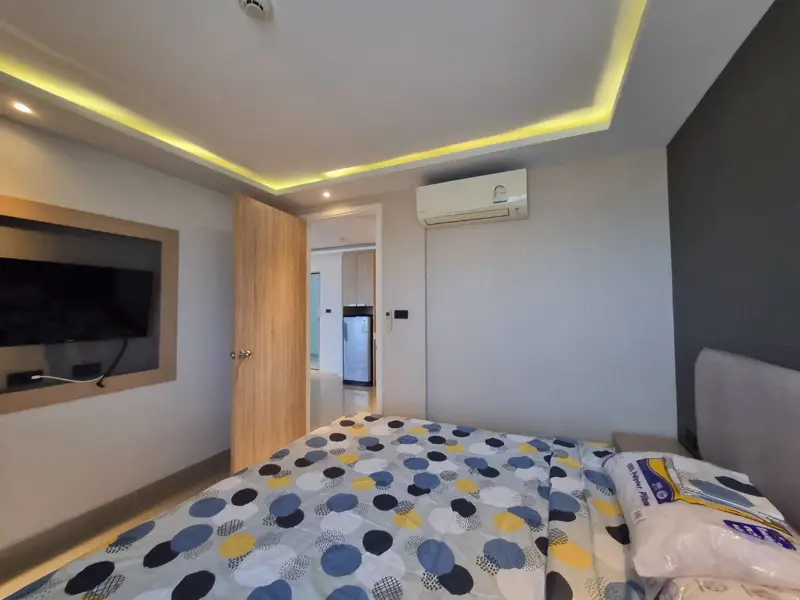 1 bed Condo 8th floor Estanan Condo at Pattaya, Chonburi has the following facilities: Swimming pool, Gym, Security, Car park and Concierge.