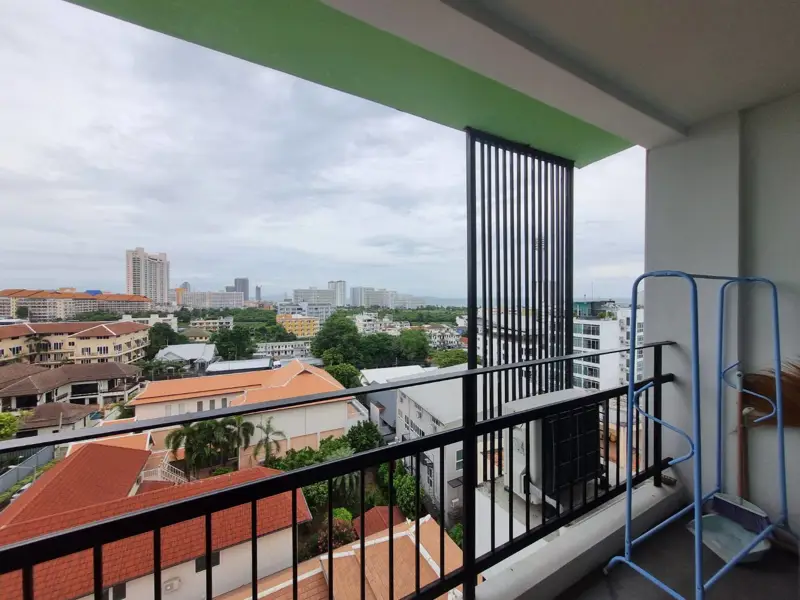 1 bed Condo 8th floor Estanan Condo at Pattaya, Chonburi has the following facilities: Swimming pool, Gym, Security, Car park and Concierge.