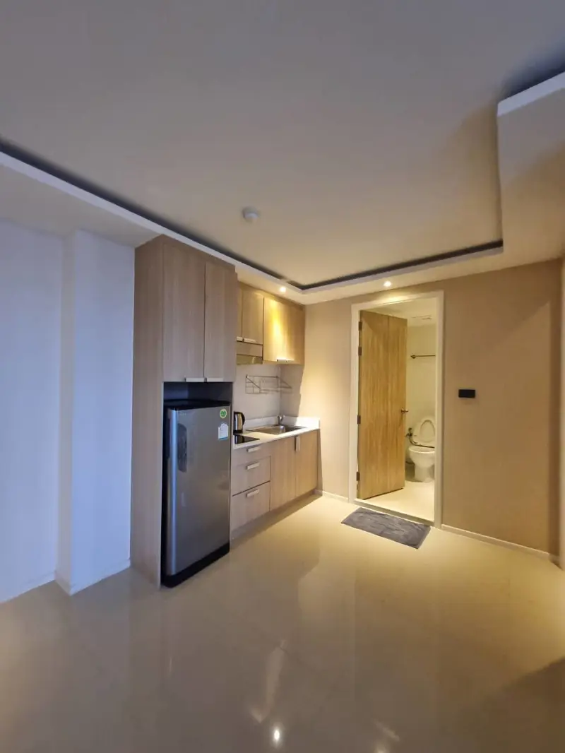 1 bed Condo 8th floor Estanan Condo at Pattaya, Chonburi has the following facilities: Swimming pool, Gym, Security, Car park and Concierge.