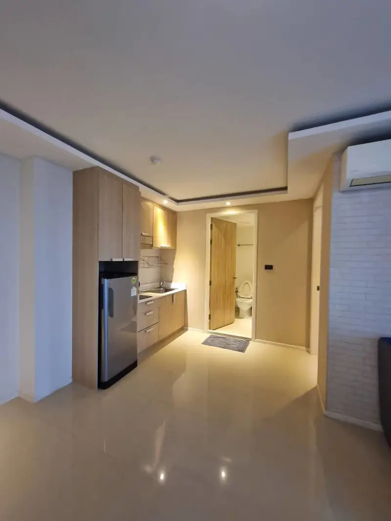 1 bed Condo 8th floor Estanan Condo at Pattaya, Chonburi has the following facilities: Swimming pool, Gym, Security, Car park and Concierge.