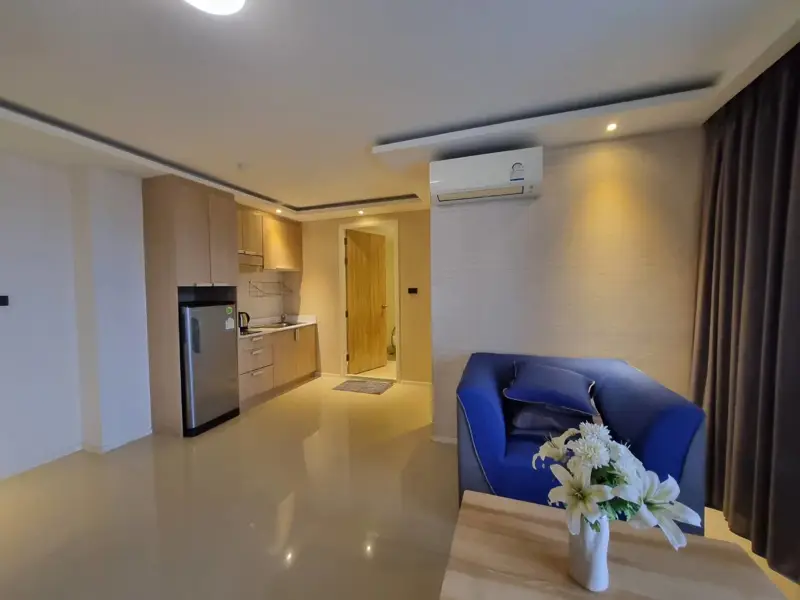 1 bed Condo 8th floor Estanan Condo at Pattaya, Chonburi has the following facilities: Swimming pool, Gym, Security, Car park and Concierge.