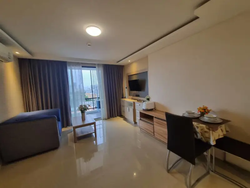 1 bed Condo 8th floor Estanan Condo at Pattaya, Chonburi has the following facilities: Swimming pool, Gym, Security, Car park and Concierge.