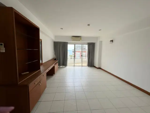 Peak Condo 2 Bedroom Pratumnak Hill with swimming pool, gym, car parking, and 24H security system prime location with easy access to  Bali Hai Pier Pattaya, Cozy Beach, Big Buddha Temple