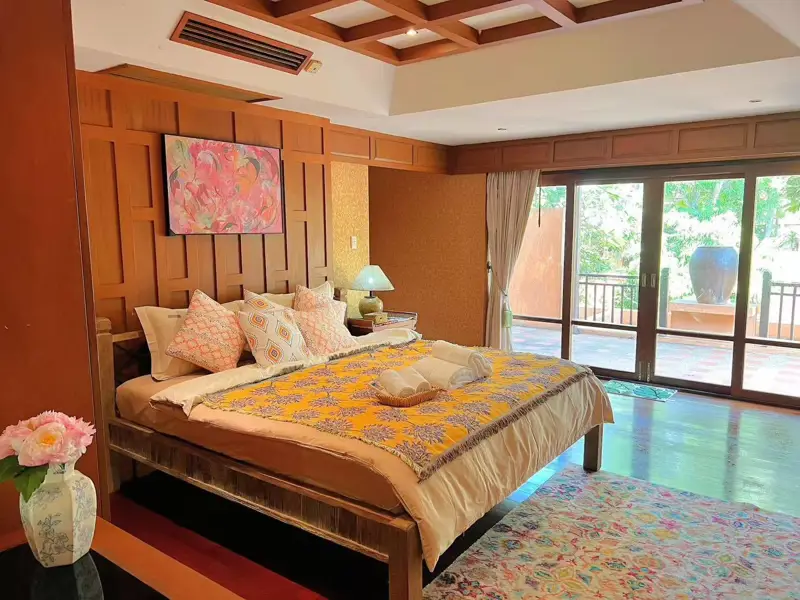 Pool villa Darawadee Village N Jomtien 4 Bedroom 5 bathroom  Fully furnished  ready to move in  internet provided  Walking distance to the beach  Including cleaning swimming pool