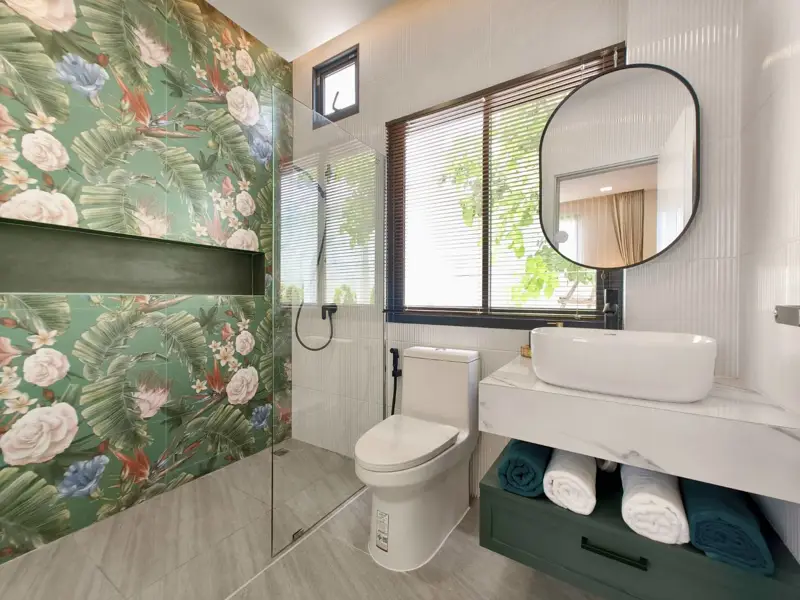 Large pool villa for sale  luxury private pool villa perfectly positioned just off Sukhumvit Road, Quiet neighborhood and  convenient.