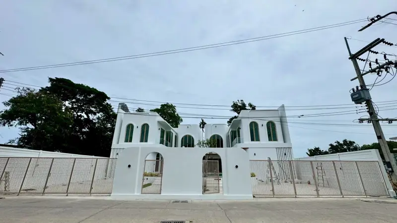 Pool villa located on Jomtien 2nd Road.5 Bedroom for sale