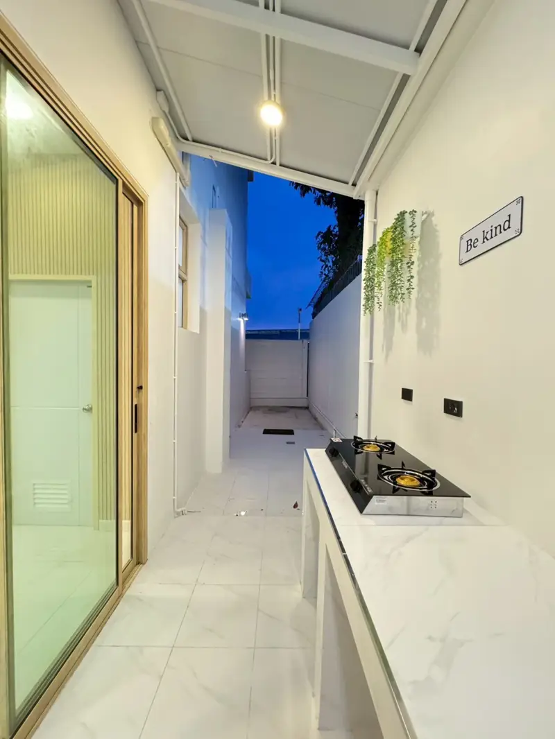 Pool villa located on Jomtien 2nd Road.5 Bedroom for sale