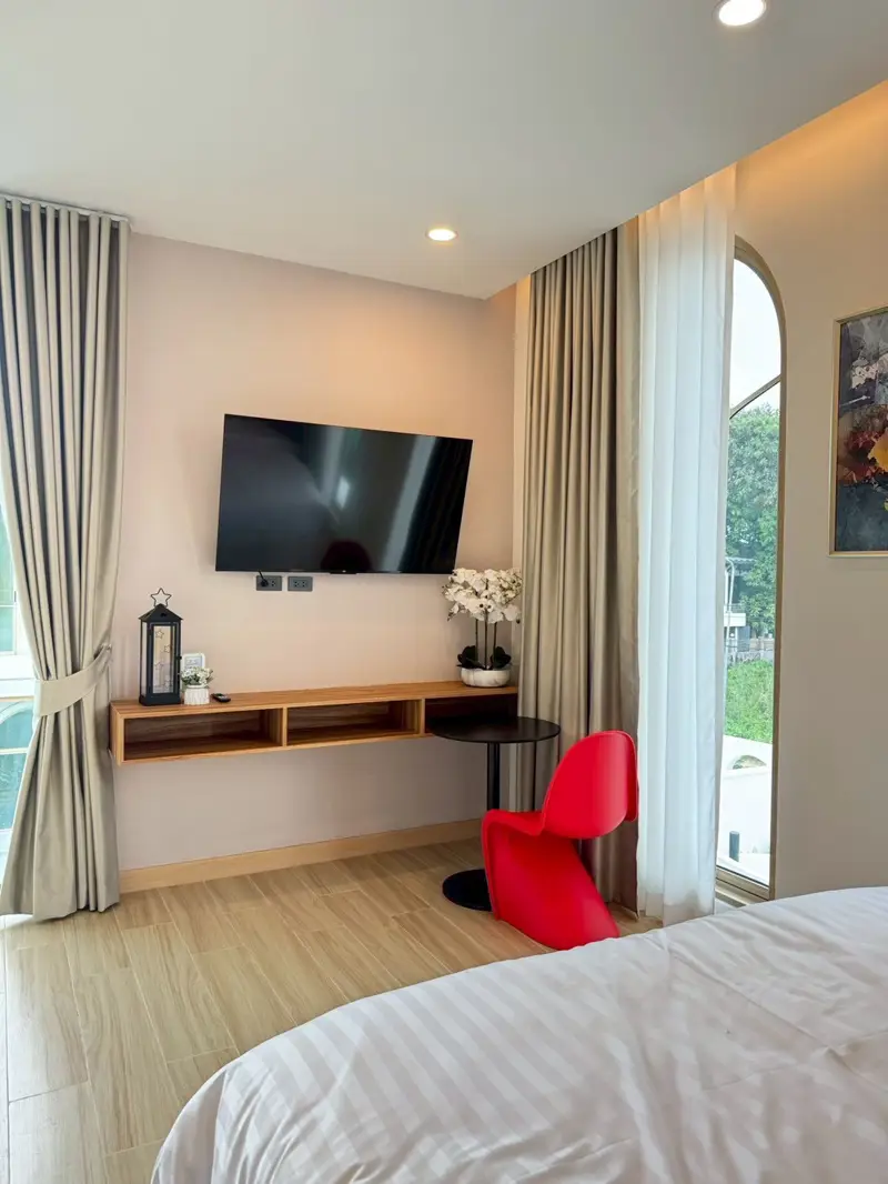 Pool villa located on Jomtien 2nd Road.5 Bedroom for sale