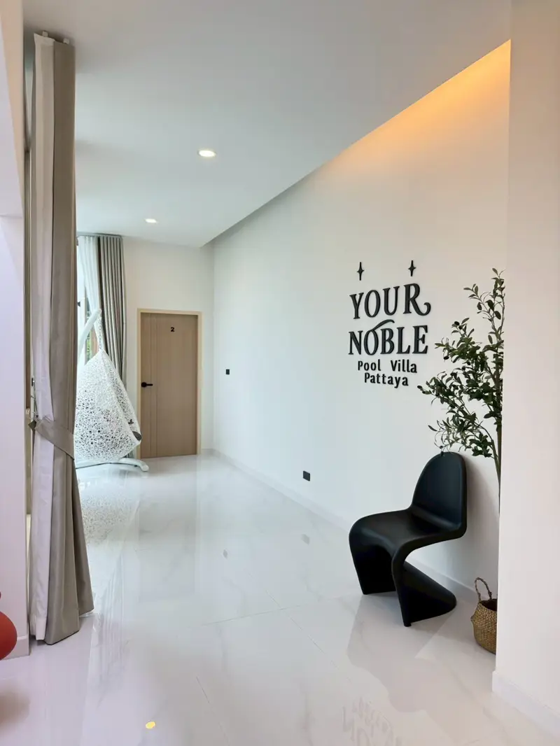 Pool villa located on Jomtien 2nd Road.5 Bedroom for sale