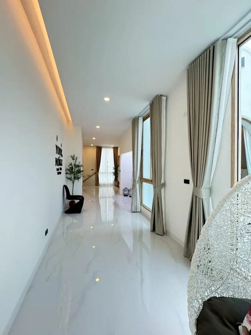 Pool villa located on Jomtien 2nd Road.5 Bedroom for sale