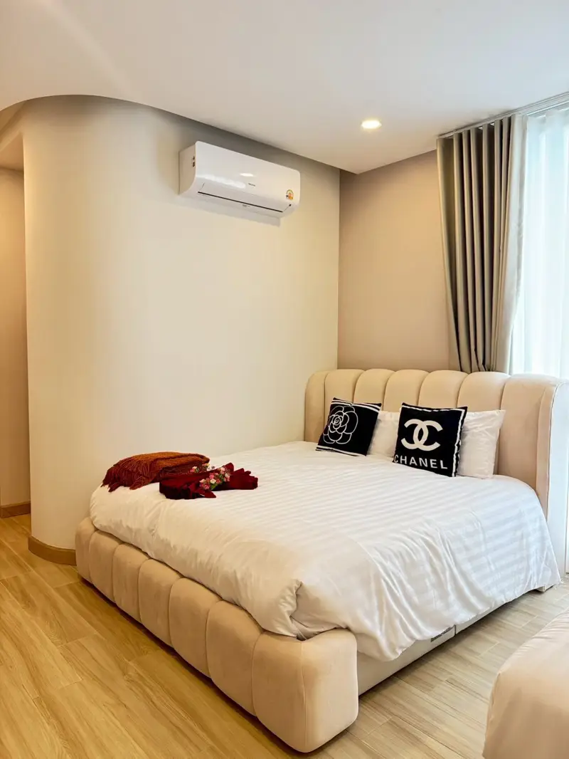 Pool villa located on Jomtien 2nd Road.5 Bedroom for sale