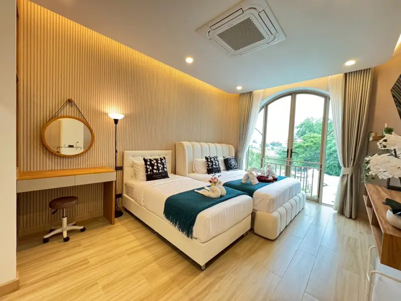 Pool villa located on Jomtien 2nd Road.5 Bedroom for sale