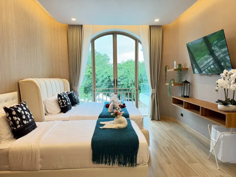 Pool villa located on Jomtien 2nd Road.5 Bedroom for sale