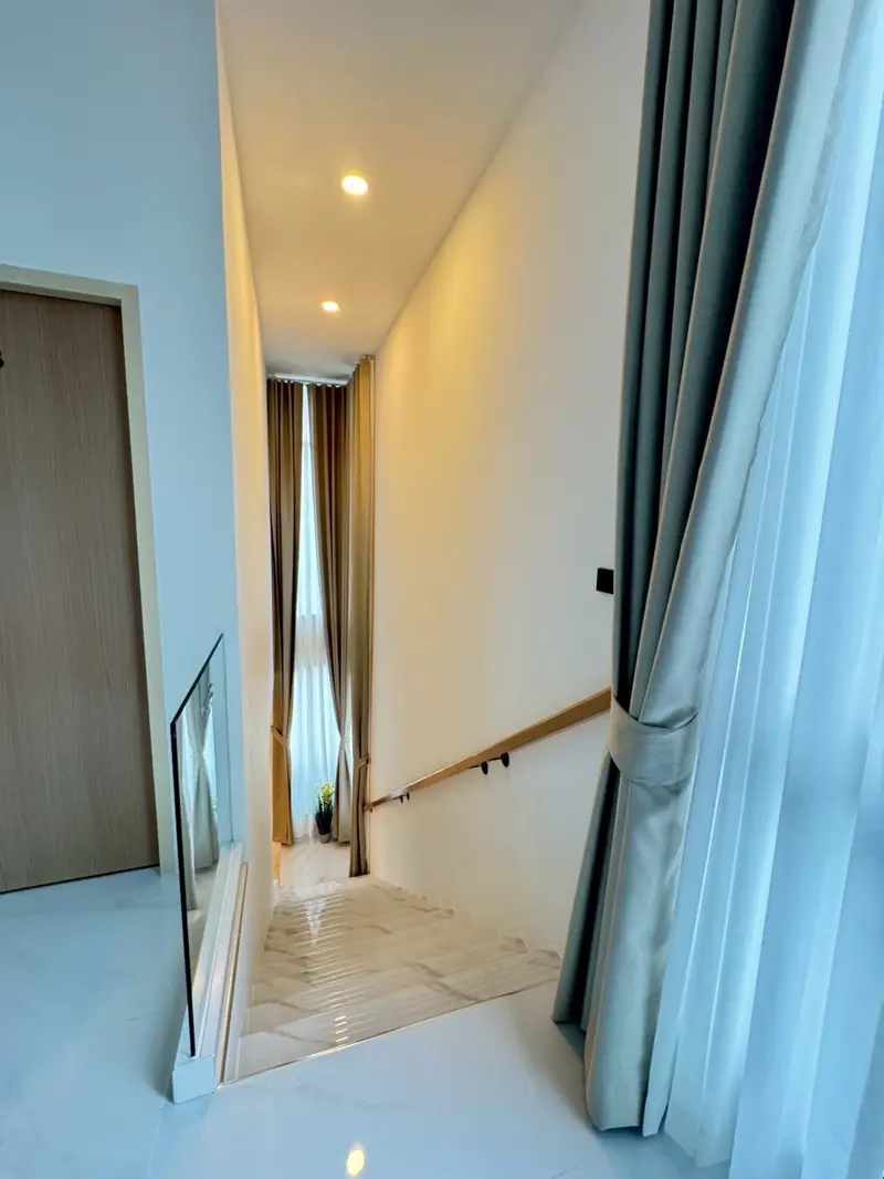 Pool villa located on Jomtien 2nd Road.5 Bedroom for sale