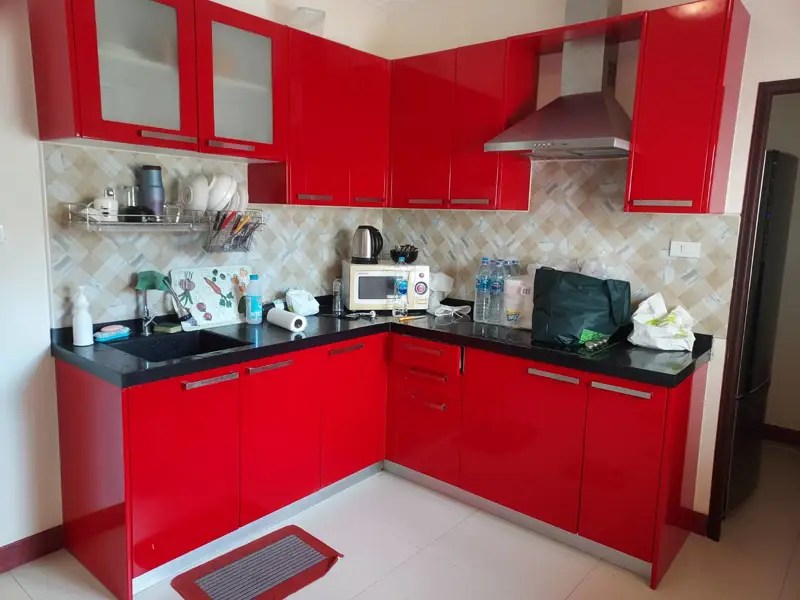 Pool Villa in Nakluea  4 all en suite bedrooms (one of them on the ground floor), a separate kitchen, a private pool – all in excellent condition. Double car port.  Partly furnished – negotiable.