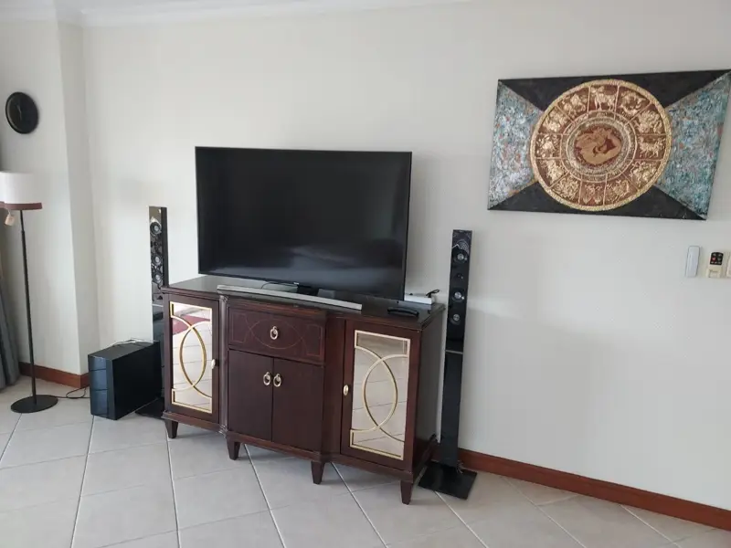 2 bed Condo in Jomtien with following facilities: Swimming pool, Gym, Security and Car park.