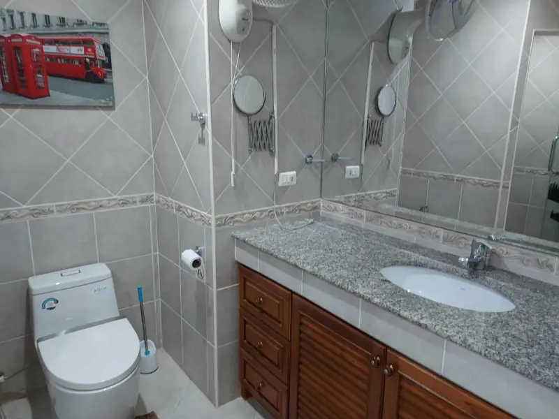 2 bed Condo in Jomtien with following facilities: Swimming pool, Gym, Security and Car park.