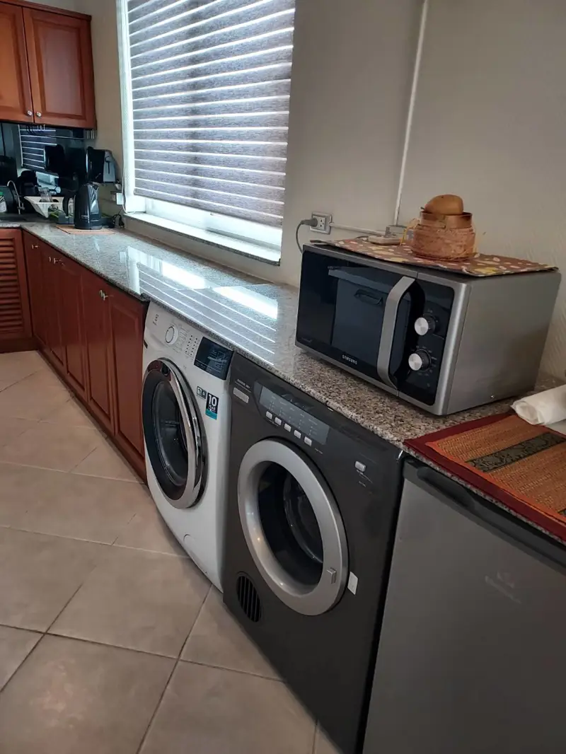 2 bed Condo in Jomtien with following facilities: Swimming pool, Gym, Security and Car park.