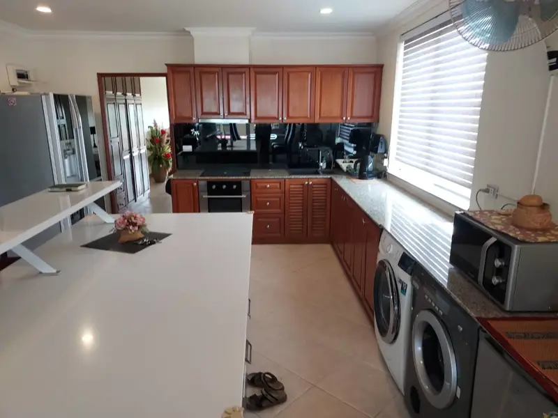 2 bed Condo in Jomtien with following facilities: Swimming pool, Gym, Security and Car park.