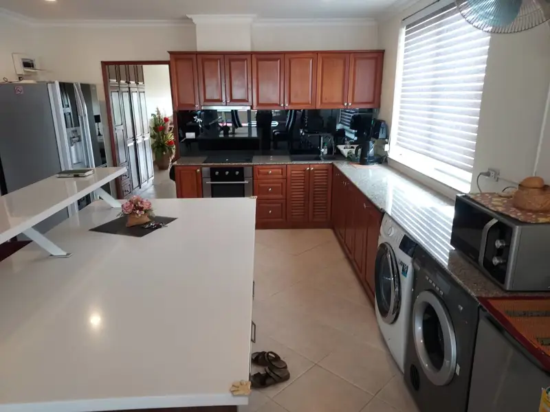 2 bed Condo in Jomtien with following facilities: Swimming pool, Gym, Security and Car park.